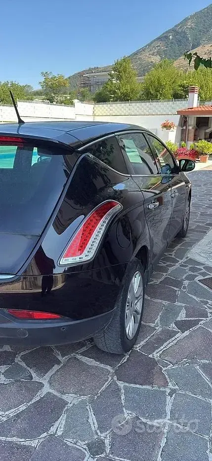 Usata Lancia Delta Gold 90 CV (66 kW) 2011 Grigio Utilitaria