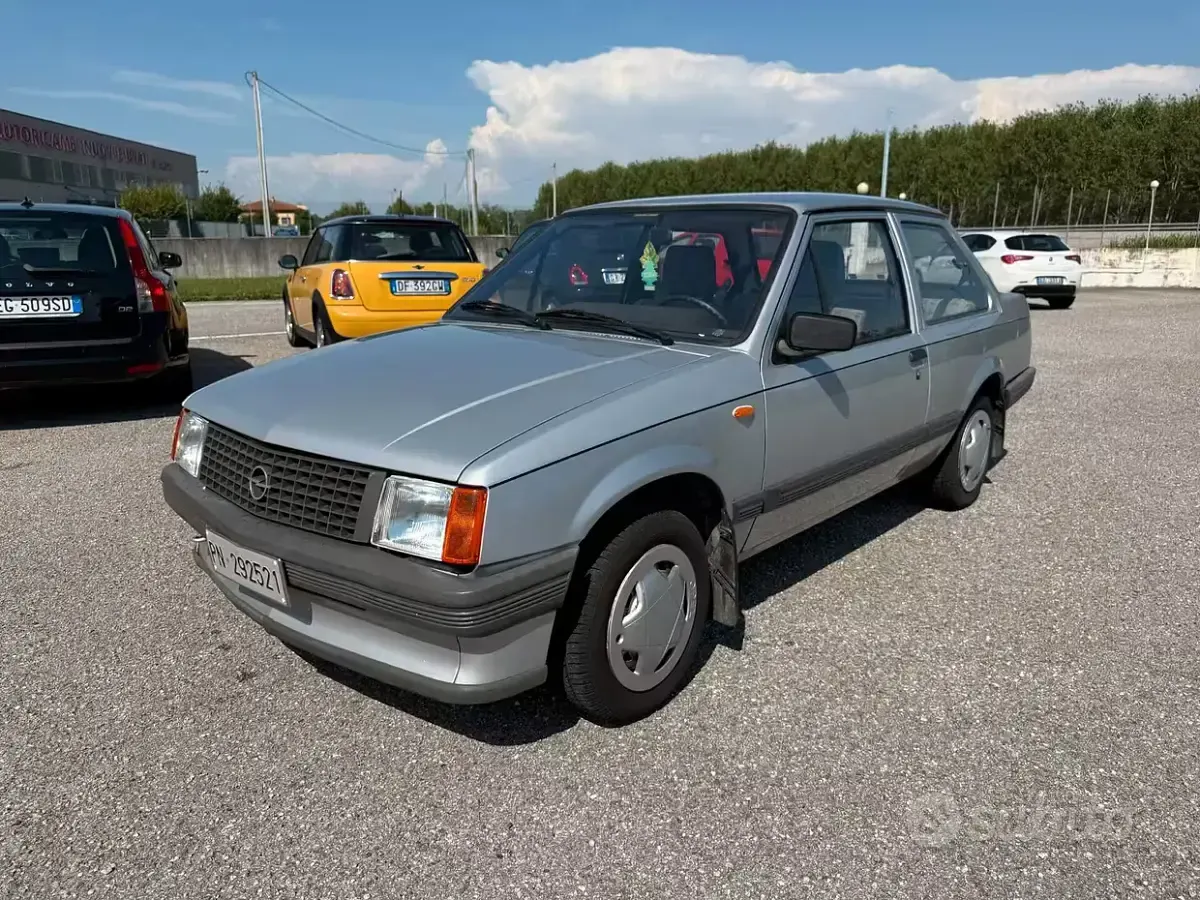 Usata Opel Corsa 45 CV (33 kW) 1983 Berlina