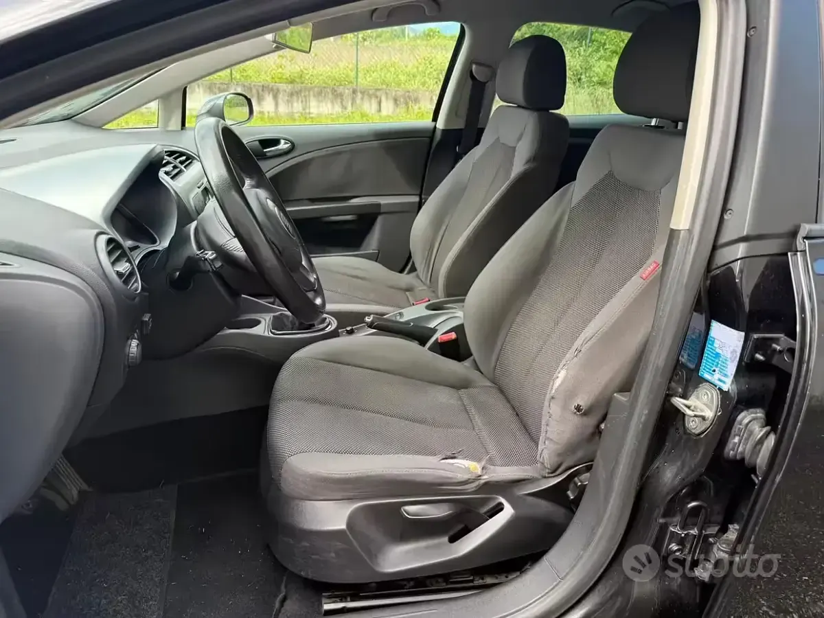 Usata Seat Leon 102 CV (75 kW) 2008 Nero Utilitaria
