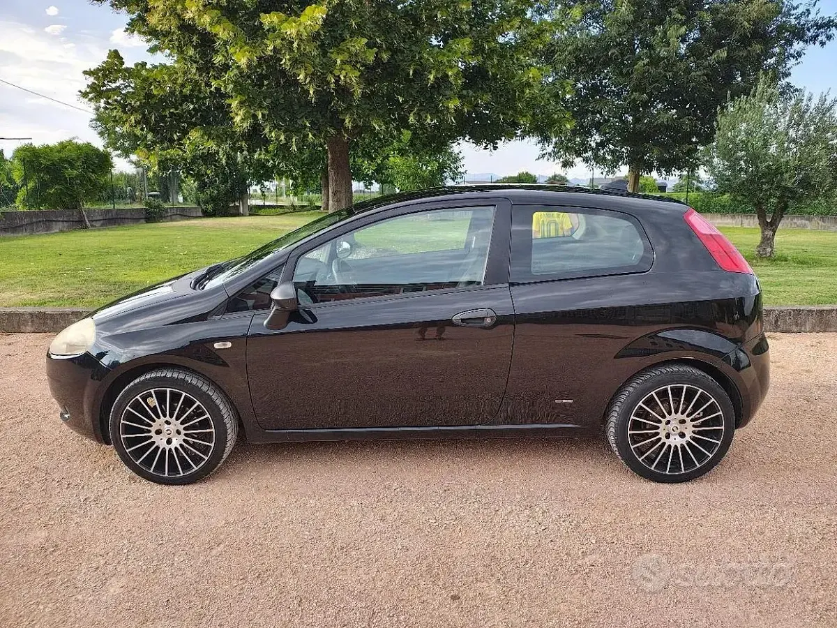 Usata Fiat Grande Punto 75 CV (55 kW) 2007 Nero Utilitaria