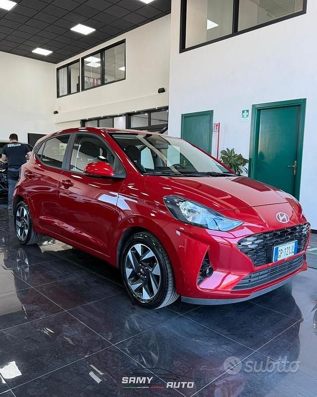 Usata Hyundai i10 67 CV (49 kW) 2023 Rosso Utilitaria