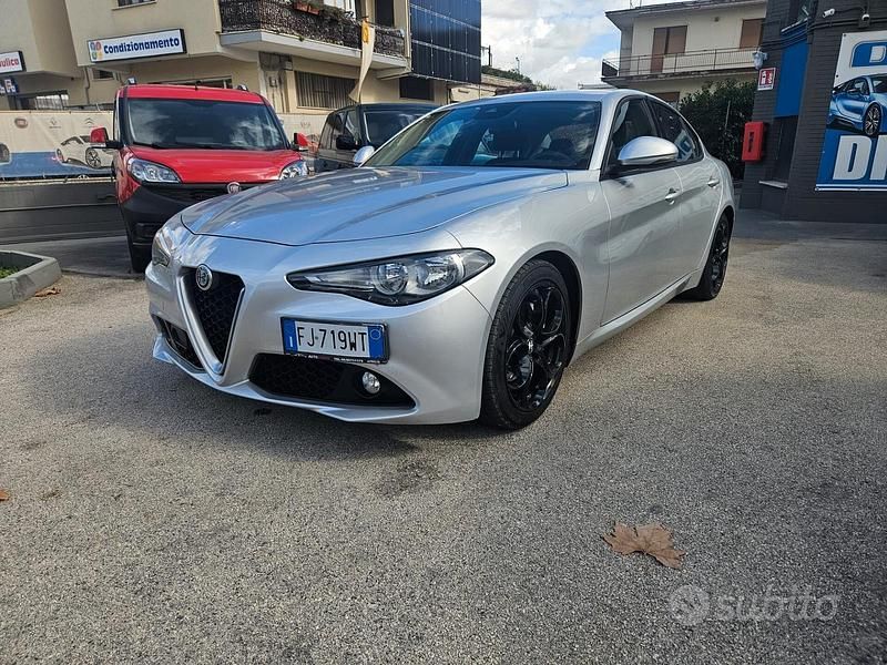 Grigio Usata 2017 Alfa Romeo Giulia Super Tre volumi | 19.500 € (Molto cara) - Immagine 1/4