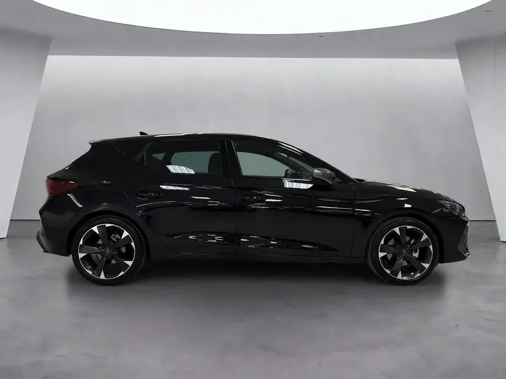 Usata Cupra Leon 150 CV (110 kW) 2025 Nero / pastello Berlina