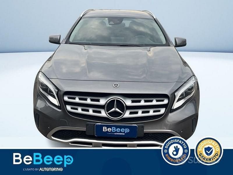 Usata Mercedes GLA180 109 CV (80 kW) 2018 Grigio metallizzato SUV