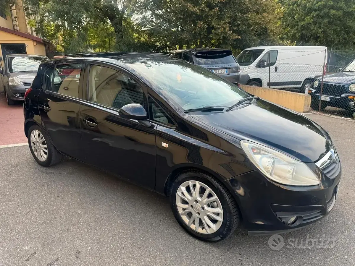 Usata Opel Corsa 90 CV (66 kW) 2009 Nero Utilitaria