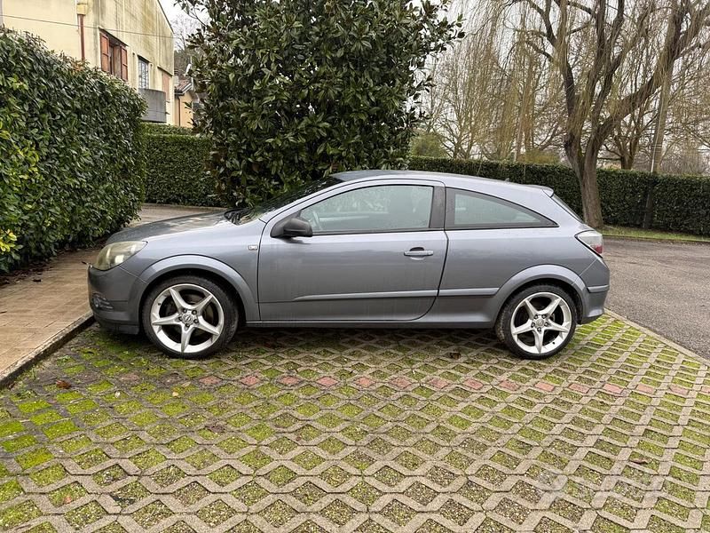 Usata Opel Astra GTC 2008 Coupé