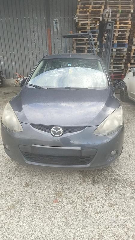 Begagnad Mazda 2 75 HK (55 kW) 2008 Grå Halvkombi