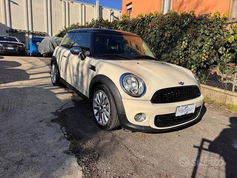 Usata Mini Cooper D 111 CV (81 kW) 2012 Beige Utilitaria