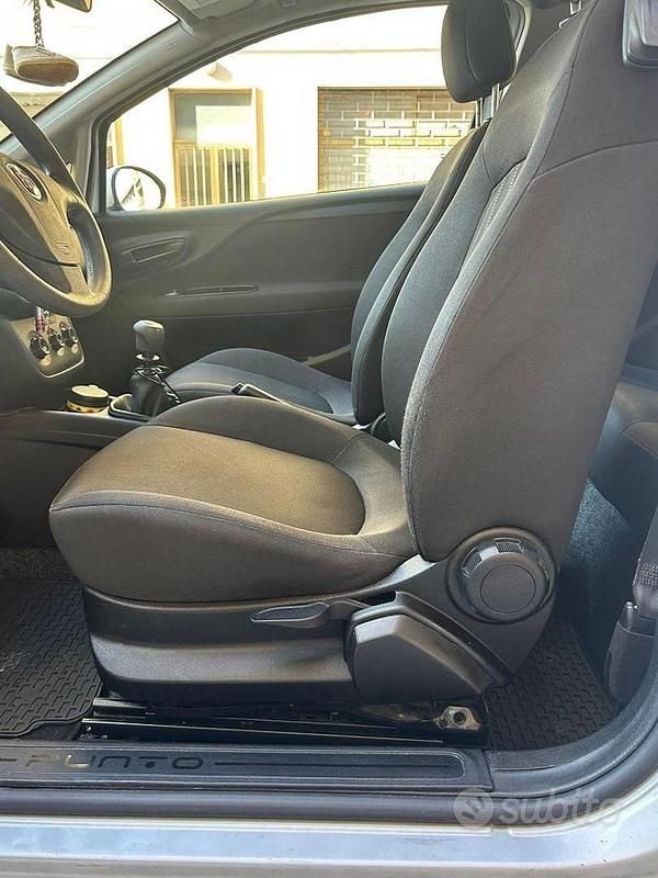 Usata Fiat Punto Street 69 CV (50 kW) 2018 Grigio Berlina