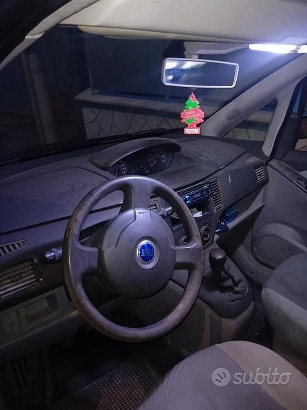 Usata Fiat Idea 75 CV (55 kW) 2004 Blu Monovolume