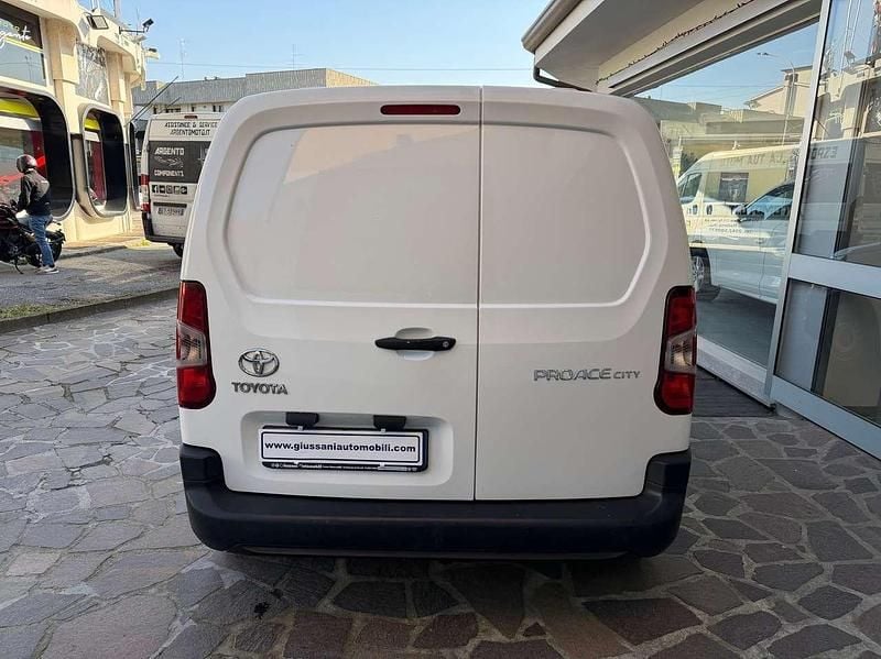 Usata Toyota Proace City Active 102 CV (75 kW) 2022 Bianco Monovolume