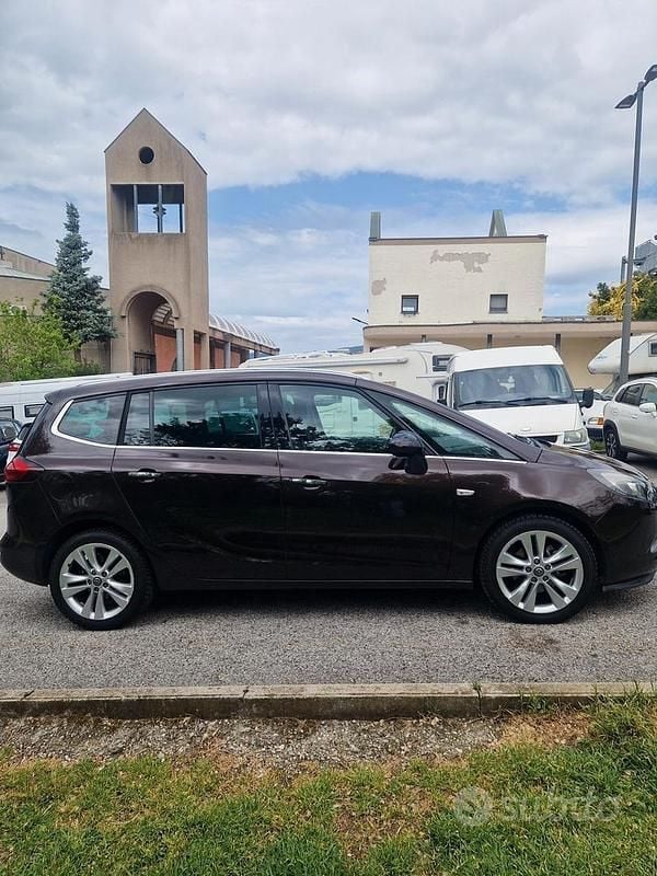 Usata Opel Zafira 131 CV (96 kW) 2012 Marrone Monovolume