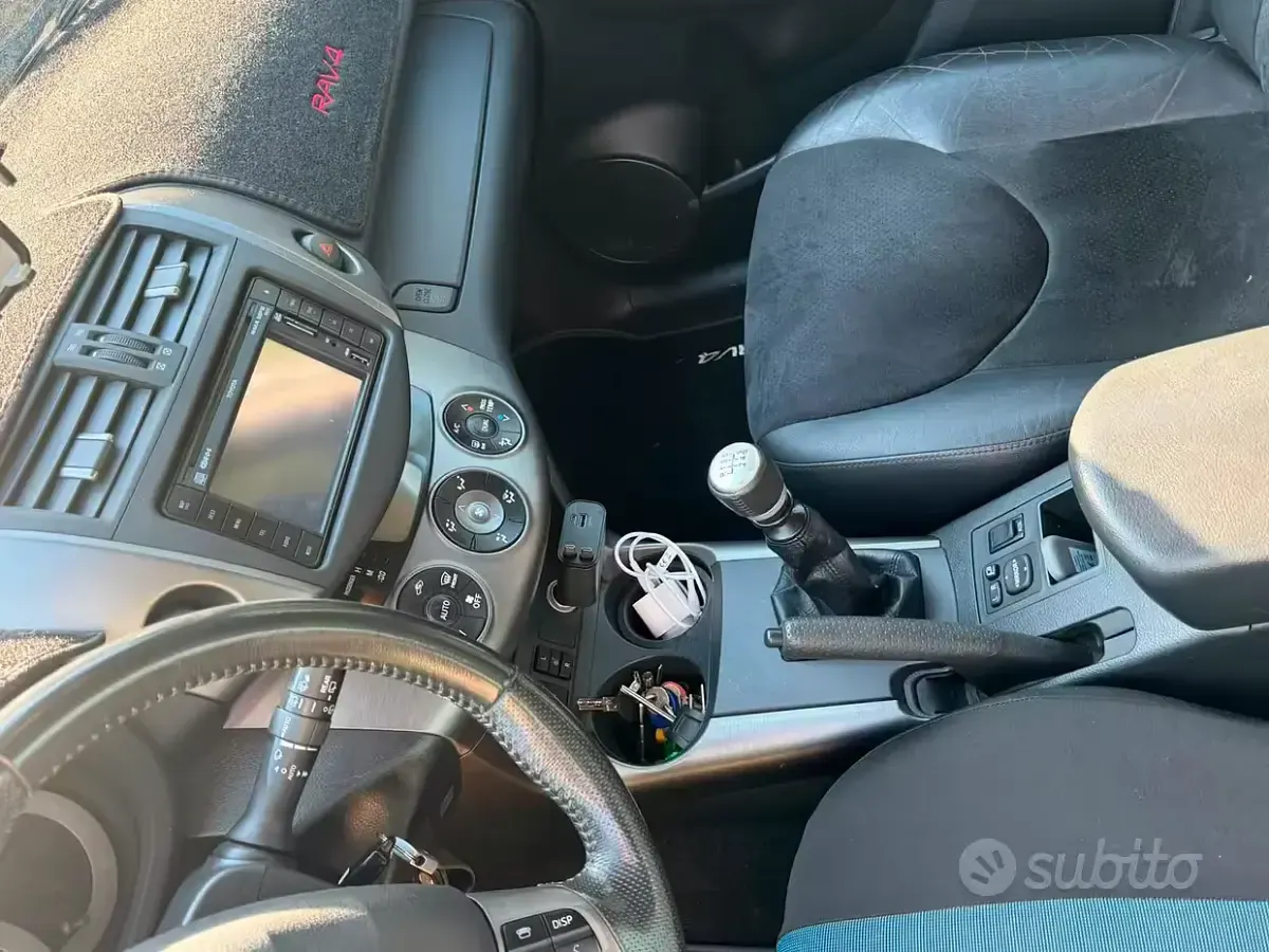 Usata Toyota RAV4 150 CV (110 kW) 2011 SUV