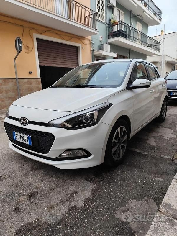 Usata Hyundai i20 Comfort 75 CV (55 kW) 2018 Bianco Utilitaria
