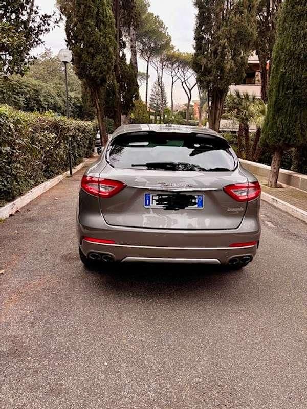 Usata Maserati Levante 250 CV (183 kW) 2017 Argento SUV