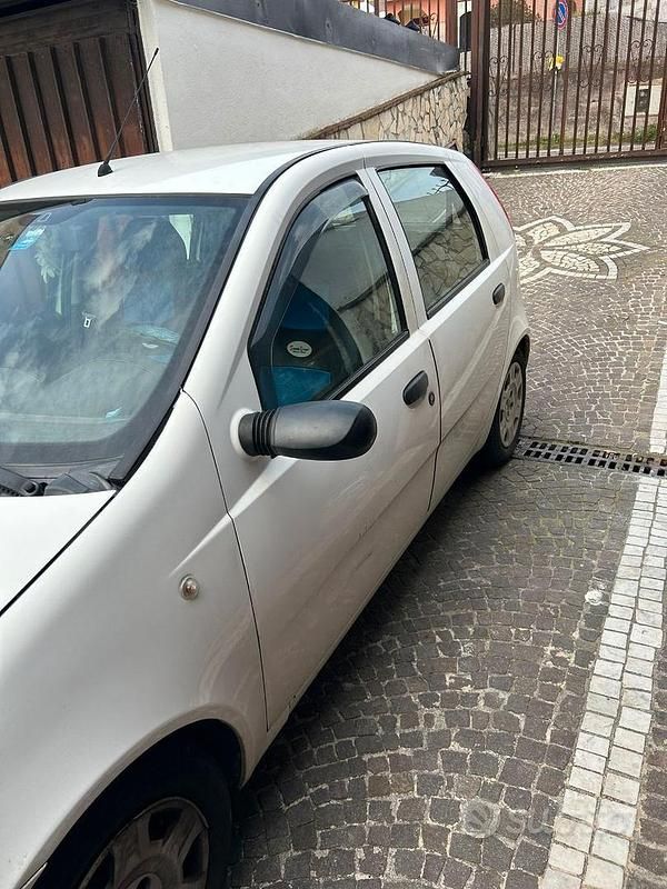 Usata Fiat Punto 80 CV (58 kW) 2003 Bianco Utilitaria