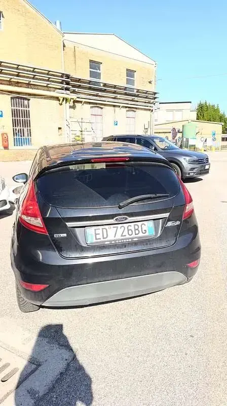 Usata Ford Fiesta Titanium 68 CV (50 kW) 2011 Berlina