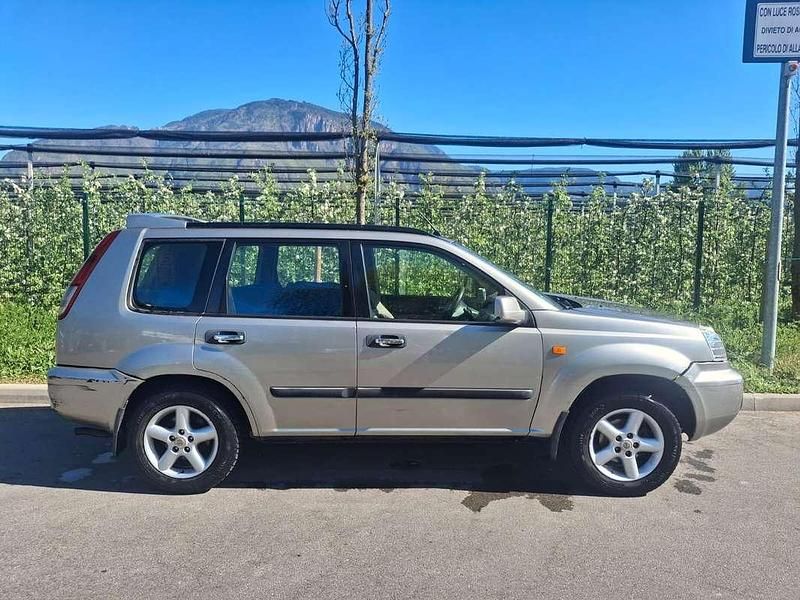 Usata Nissan X-Trail 114 CV (83 kW) 2003 Grigio SUV