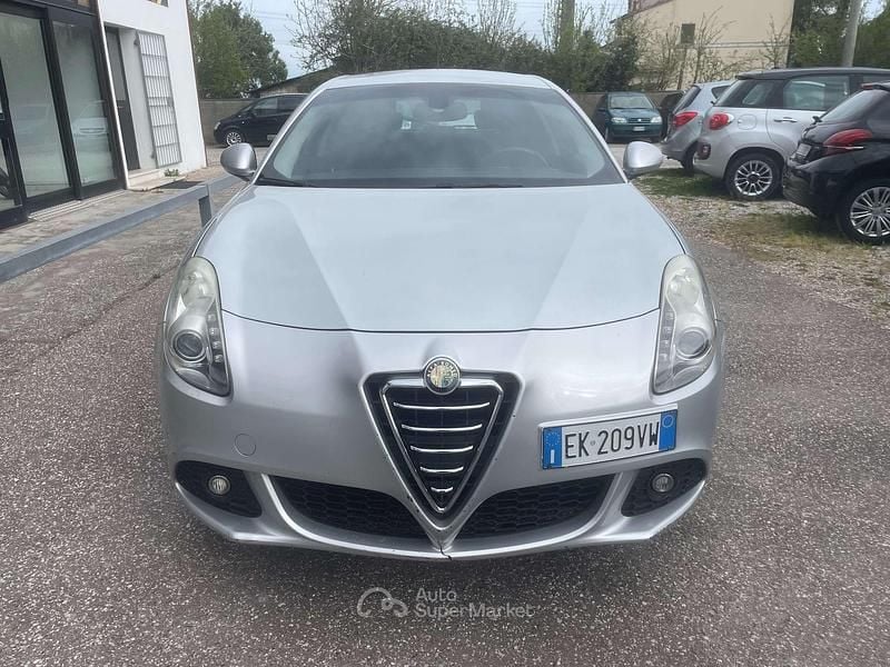 Usata Alfa Romeo Giulietta Distinctive 120 CV (88 kW) 2011 Argento Utilitaria