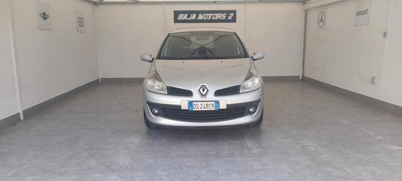 Usata Renault Clio II LE 64 CV (47 kW) 2008 Argento Berlina