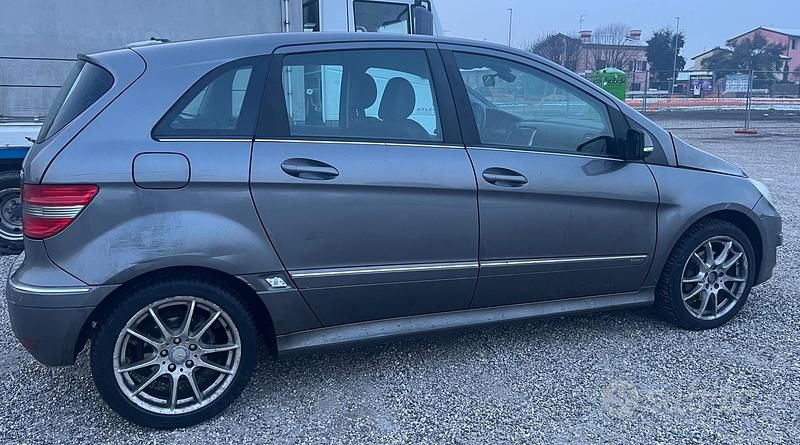 Usata Mercedes B180 2009 Grigio Monovolume