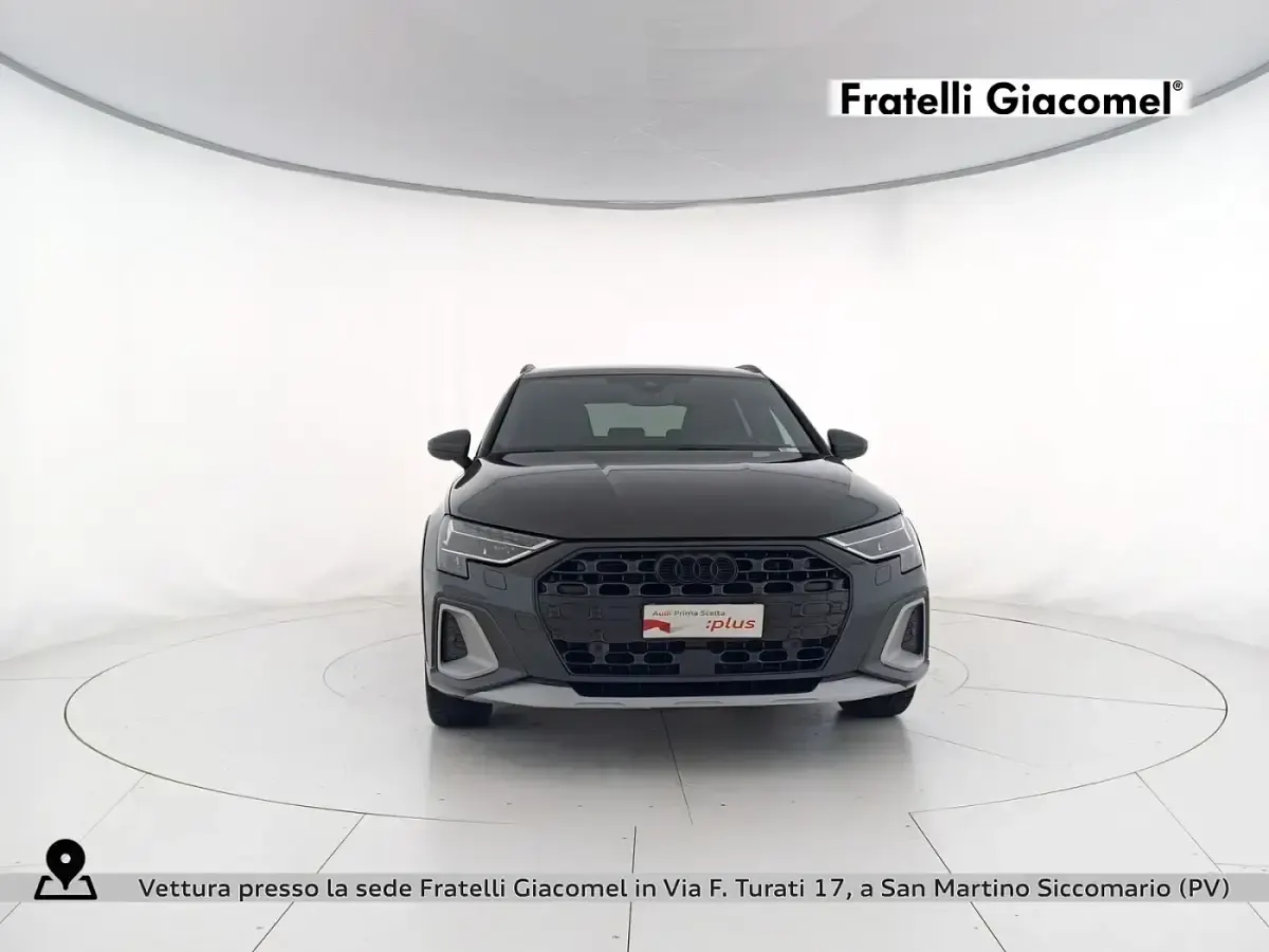 Usata Audi A3 Ambiente 150 CV (110 kW) 2024 Grigio manhattan metallizzato Berlina