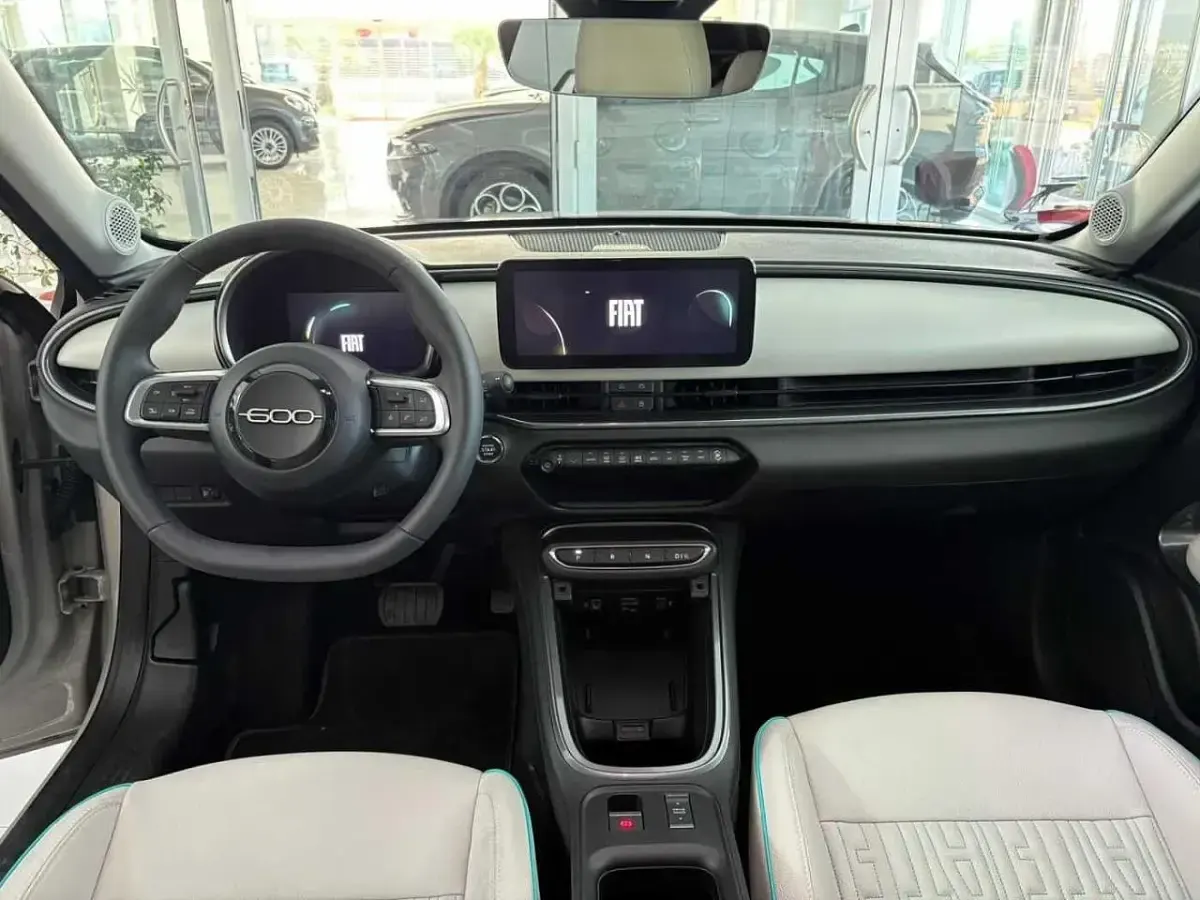 Usata Fiat 600E La Prima 114 kW (156 CV) 2025 Beige SUV