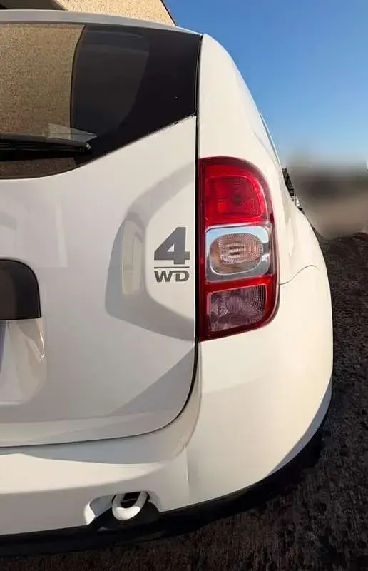 Usata Dacia Duster Lauréate 110 CV (80 kW) 2016 Bianco SUV
