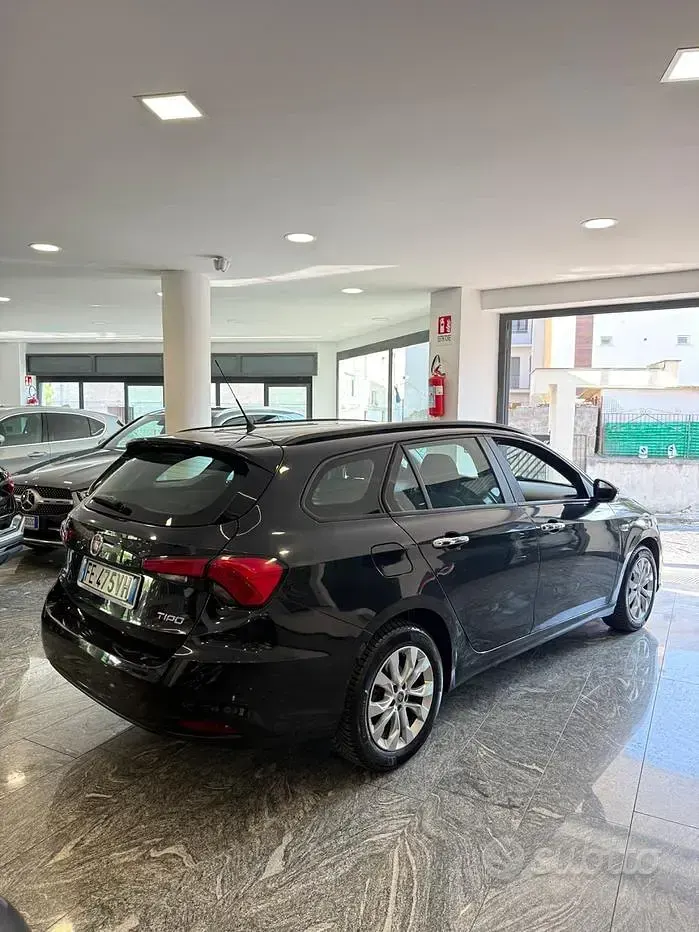 Usata Fiat Tipo Lounge 120 CV (88 kW) 2016 Nero Station wagon