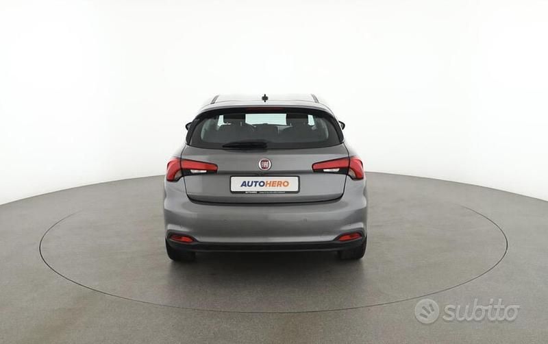 Usata Fiat Tipo Lounge 120 CV (88 kW) 2017 Grigio Berlina