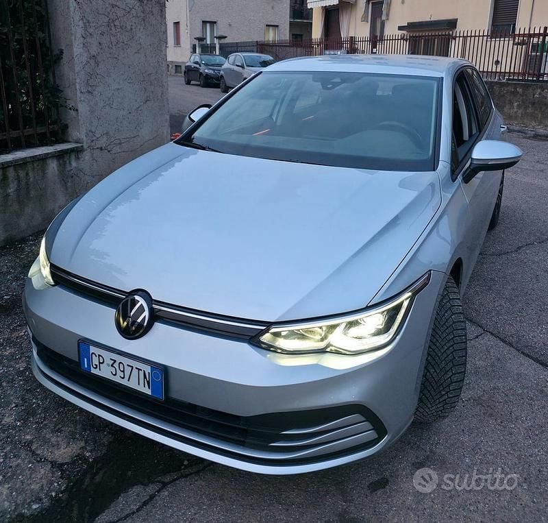 Usata VW Golf VIII 131 CV (96 kW) 2023 Grigio Berlina