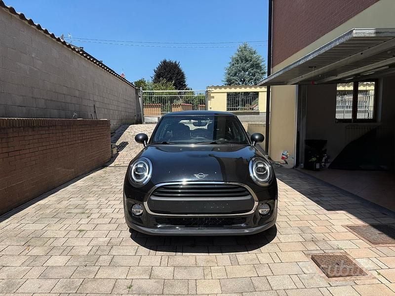 Usata Mini ONE 75 CV (55 kW) 2019 Nero Utilitaria