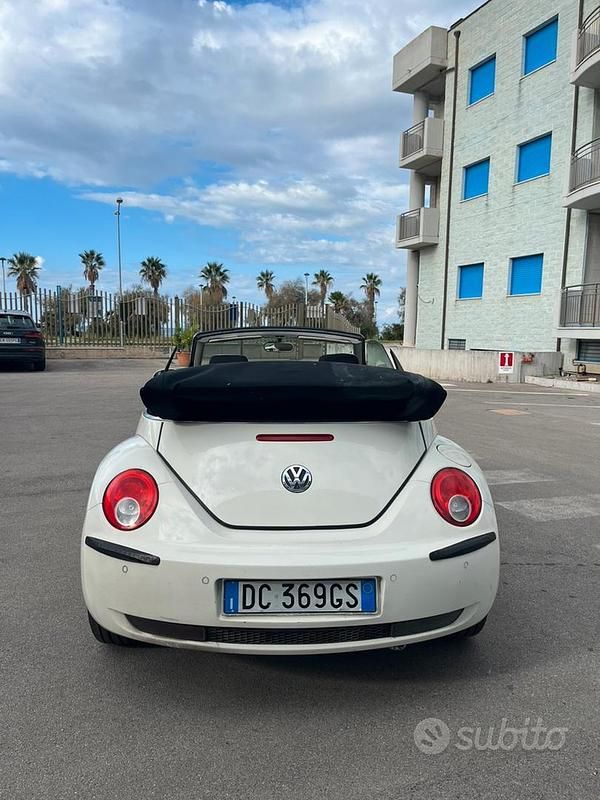 Usata VW New Beetle 105 CV (77 kW) 2004 Bianco Utilitaria