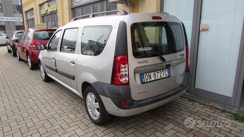 Usata Dacia Logan Lauréate 87 CV (63 kW) 2008 Grigio Berlina