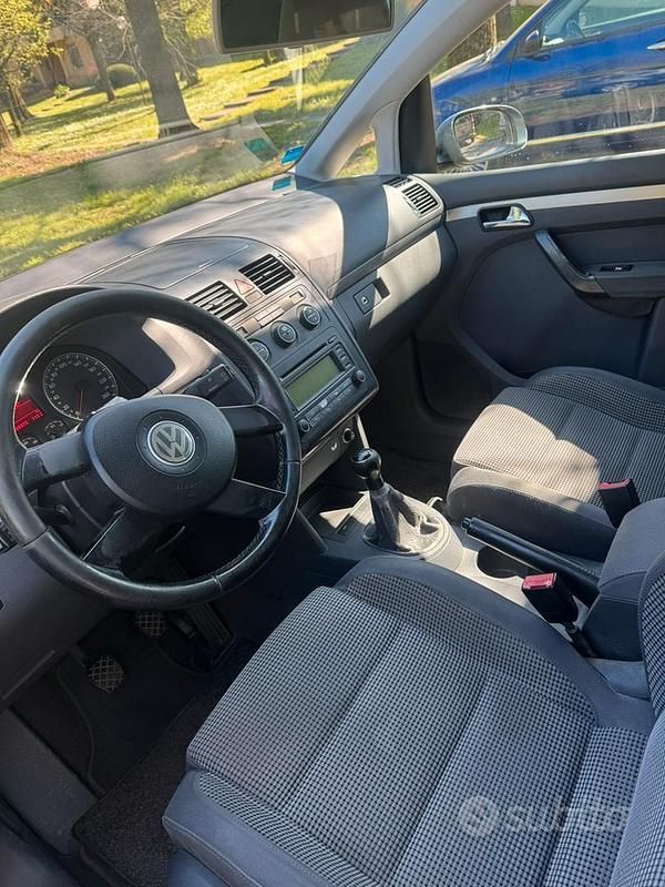 Usata VW Touran 2004 Grigio Monovolume