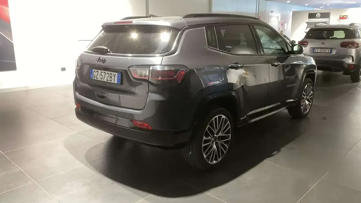 Usata Jeep Compass Summit 131 CV (96 kW) 2025 Grigio SUV