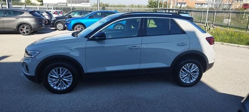 Begagnad VW T-Roc Life 110 HK (80 kW) 2022 Vit SUV