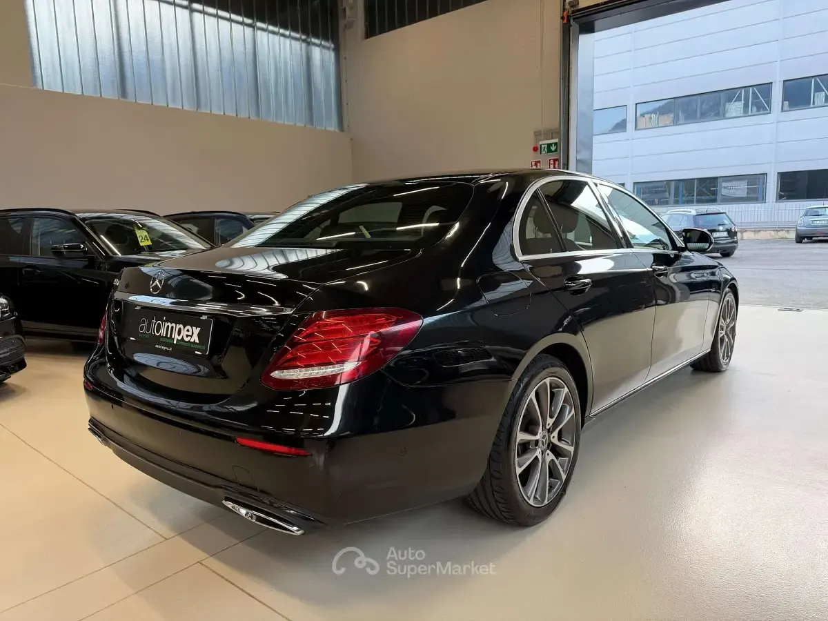 Usata Mercedes E220 194 CV (142 kW) 2019 Nero Berlina