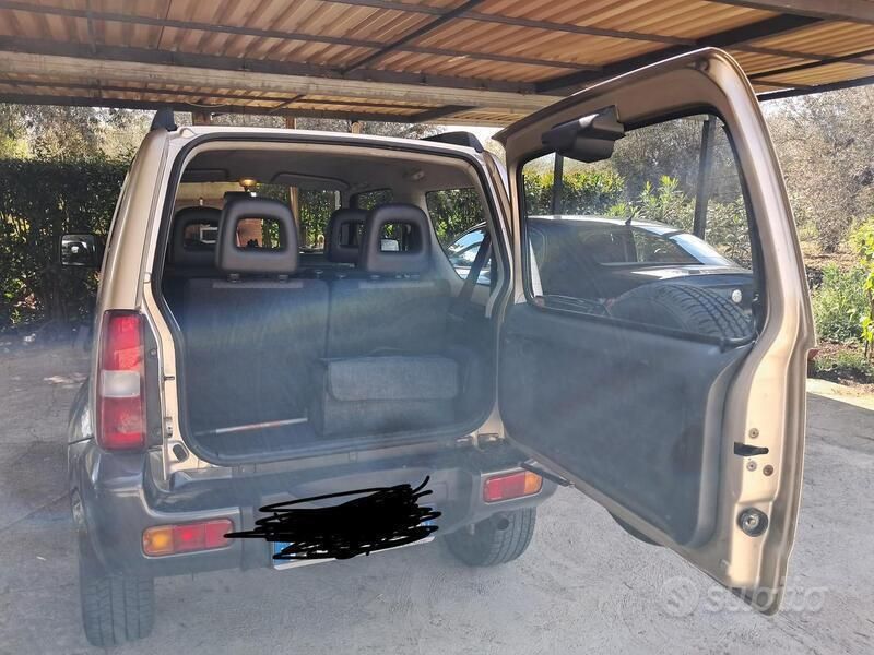 Usata Suzuki Jimny 90 CV (66 kW) 2007 SUV