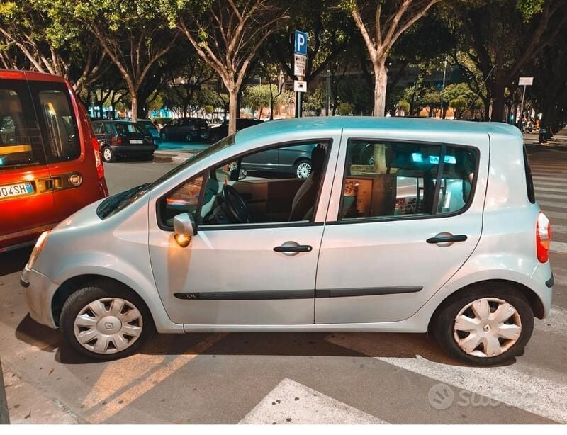 Usata Renault Modus 75 CV (55 kW) 2006 Grigio Monovolume
