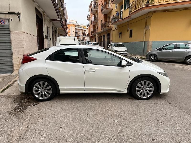 Usata Honda Civic Lifestyle 120 CV (88 kW) 2014 Bianco Berlina