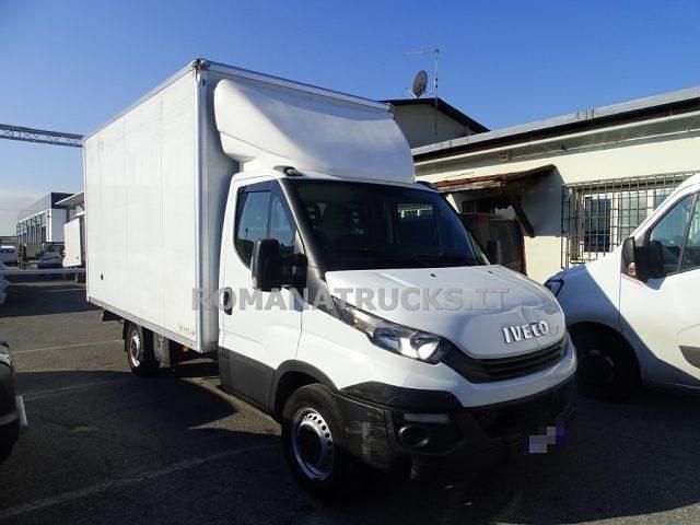 Usata Iveco Daily 136 CV (100 kW) 2019 Bianco pastello Furgone