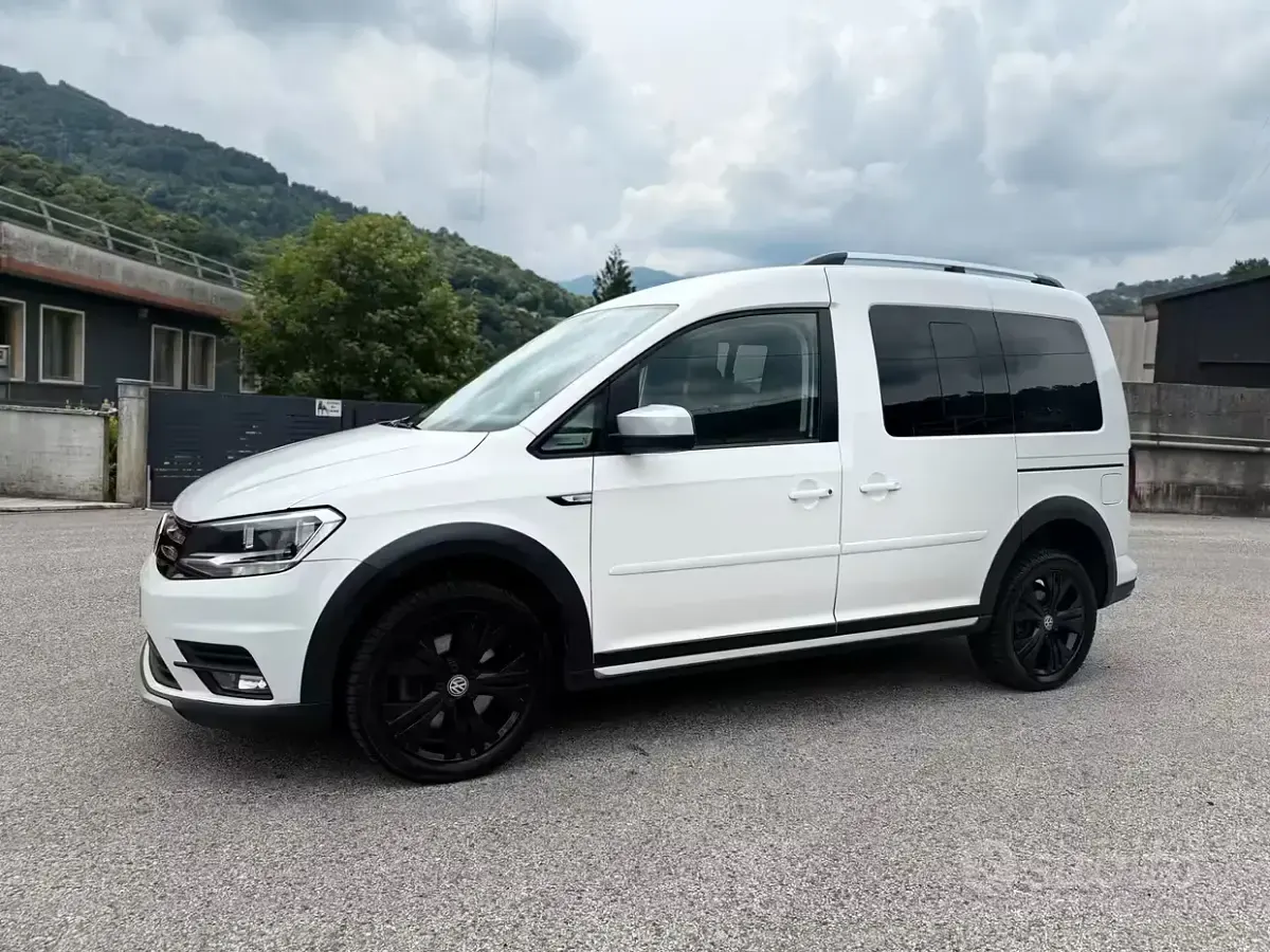 Usata VW Caddy 122 CV (89 kW) 2020 Bianco Monovolume