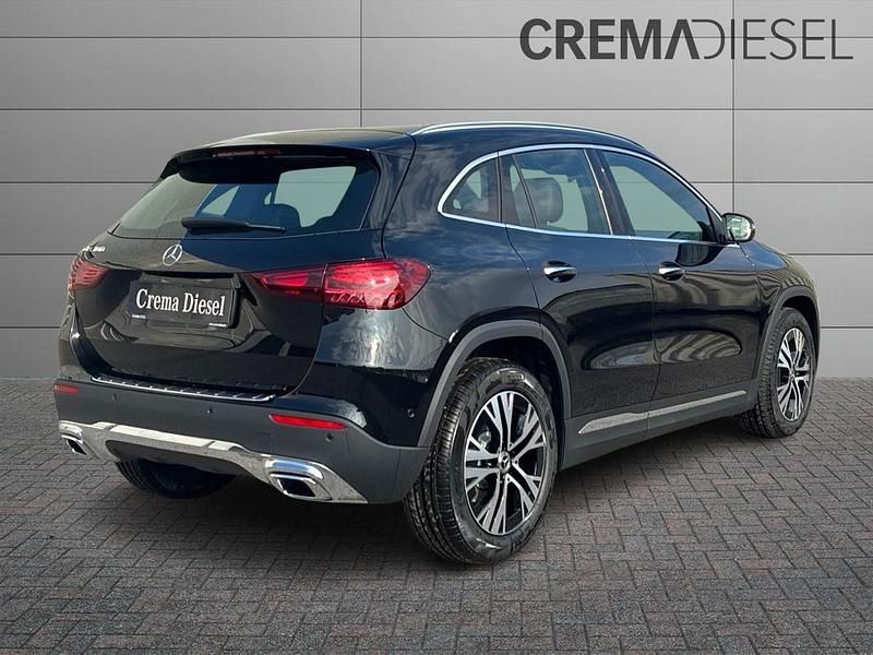 Nero cosmo ; Nuova 2025 Mercedes GLA180 Advanced Plus SUV | 40.900 € (Ottimo prezzo) - Immagine 1/4