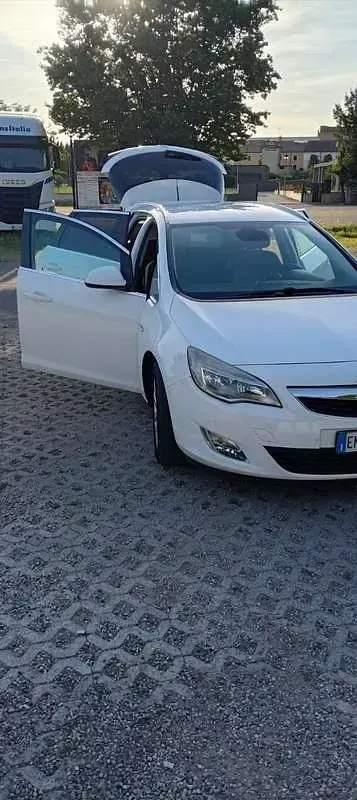 Usata Opel Astra GTC Cosmo 110 CV (80 kW) 2012 Berlina