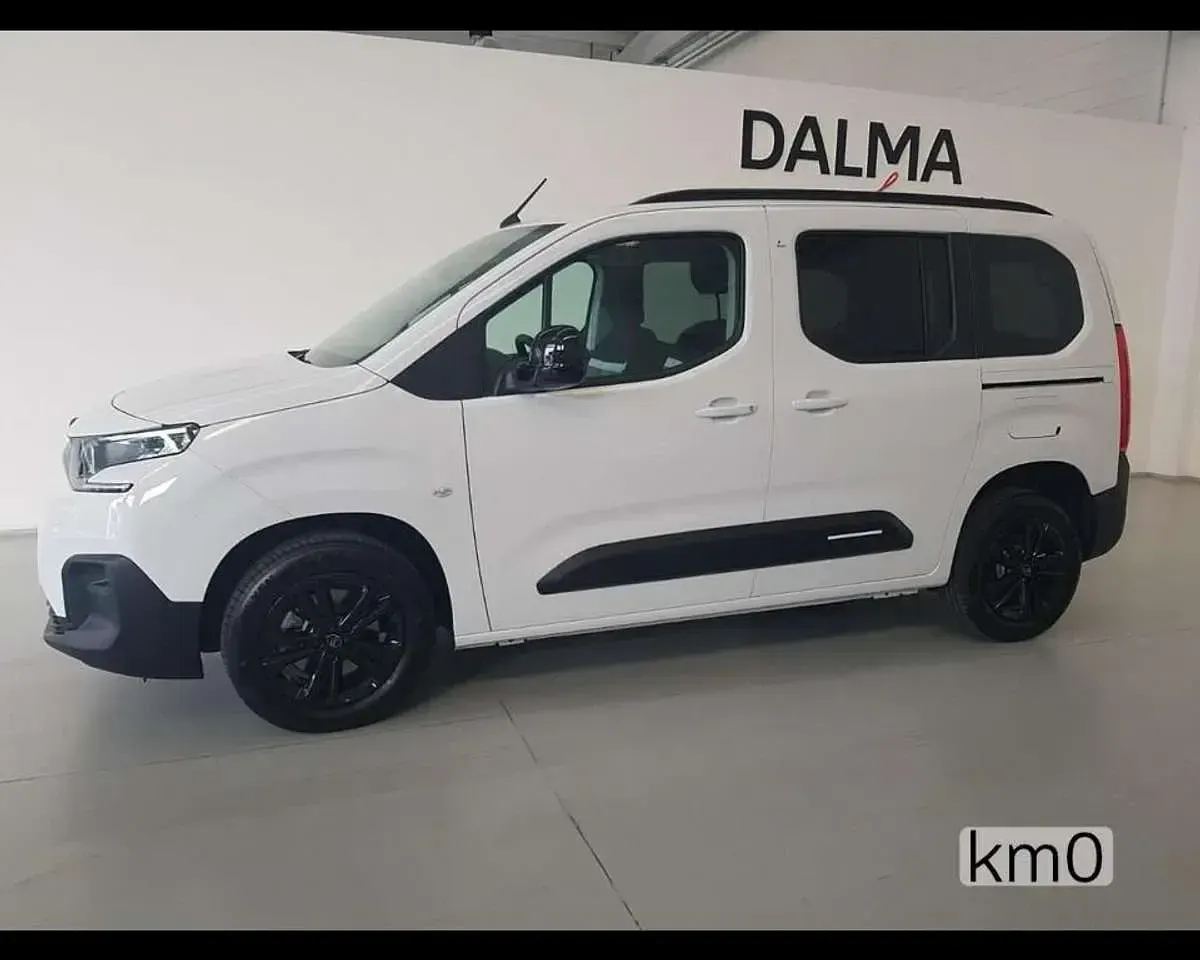 Usata Citroën e-Berlingo 102 CV (75 kW) 2024 Kaolin white pastello Monovolume