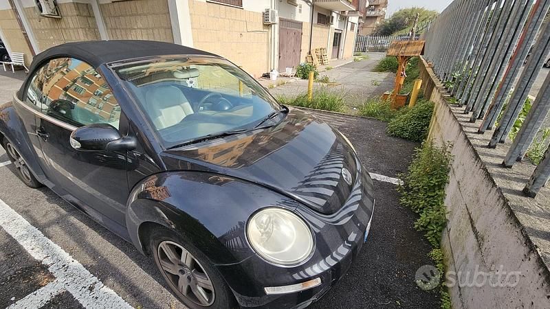Usata VW New Beetle 105 CV (77 kW) 2009 Nero Utilitaria
