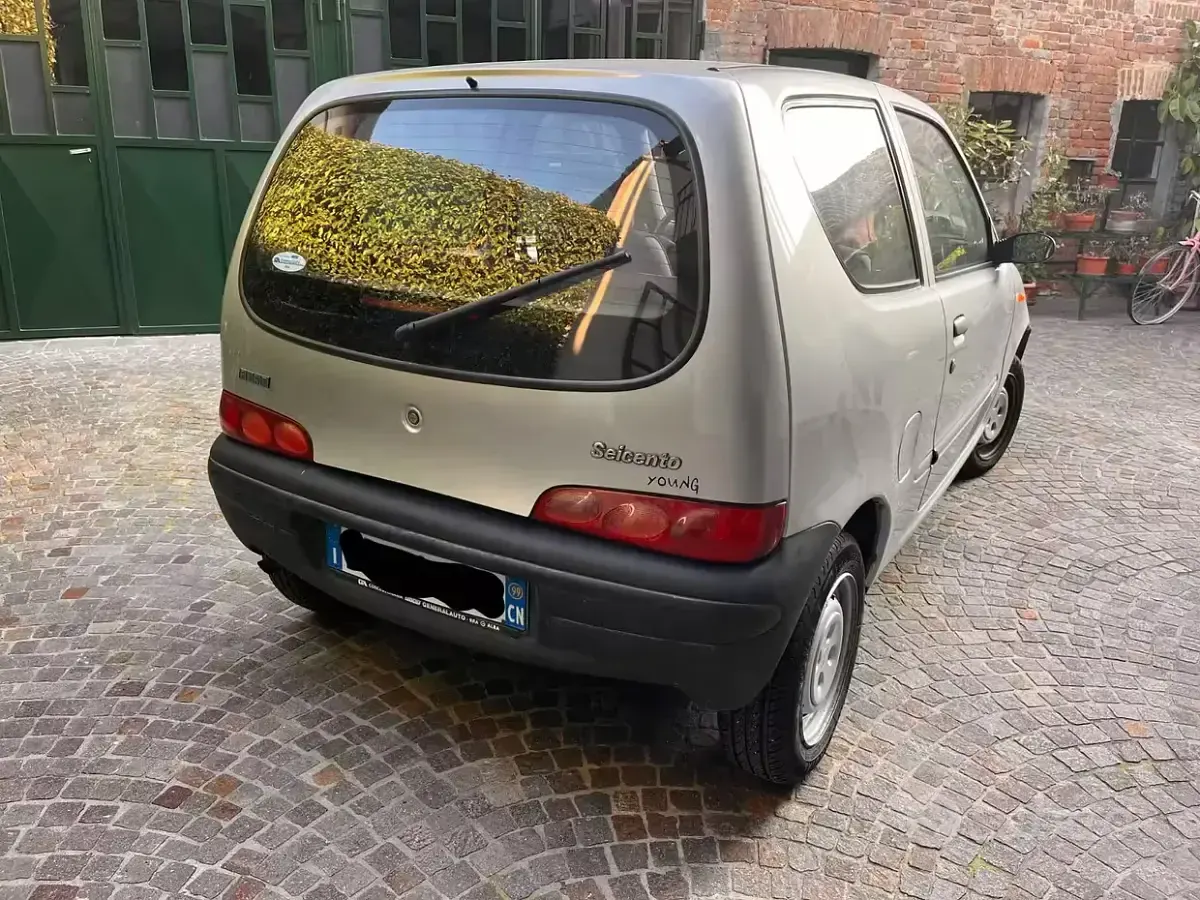 Usata Fiat 600 Young 39 CV (28 kW) 1999 Grigio Utilitaria