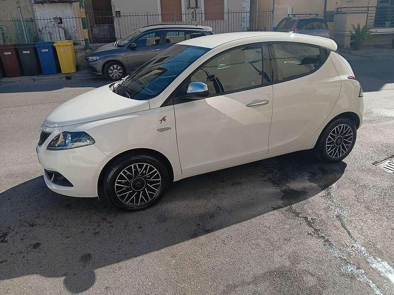 Usata Lancia Ypsilon S 69 CV (50 kW) 2022 Bianco Utilitaria