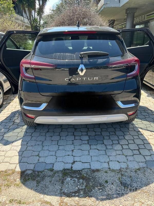 Usata Renault Captur 101 CV (74 kW) 2023 Nero SUV
